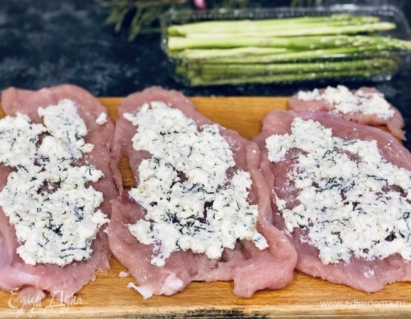 На стейки намазать начинку.