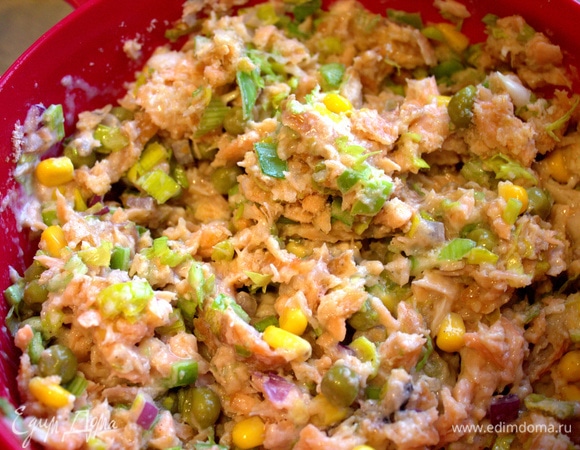 Смешать в однородную массу, попробовать на соль.