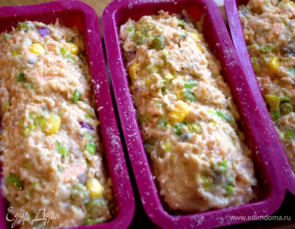 Немного прижать. Сформировать батончики.