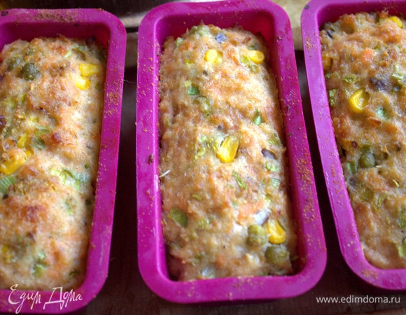 Запекать в духовке. Я запекала в электро-печке 25 минут при 200°C. Можно на пару.