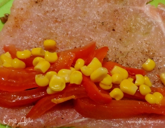 С красной начинкой и кукурузой.