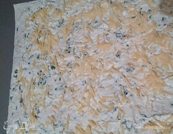 Присыпать сыром.