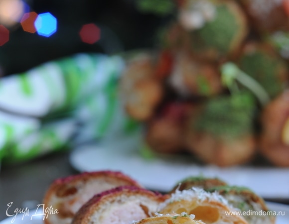 Промежутки между шариками заполняем проростками гороха.