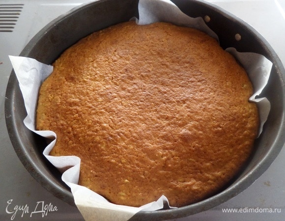 Выпекаем 20–25 минут при 180°C. Проверяем готовность «сухой лучиной».