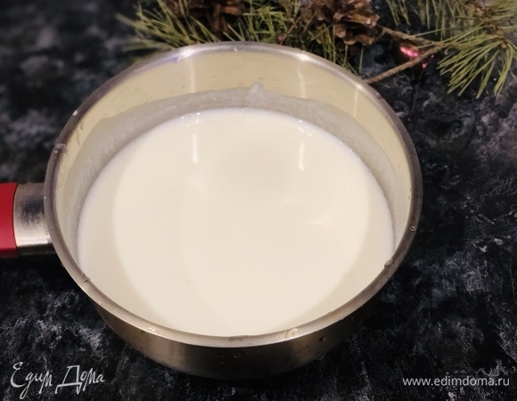 В отдельной посуде мацони разбавить питьевой водой до нужной консистенции. Для разведения также можно использовать отвар, сцеженный после варки крупы. Спас не должен быть слишком жидким.