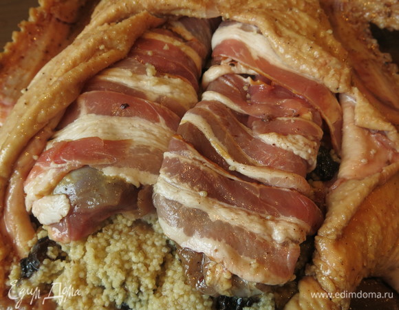 Вкладываем грудки в утку.