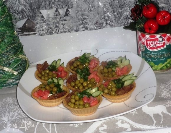 Подать закуску к праздничному столу. Угощайтесь! Приятного аппетита! С Новым годом!