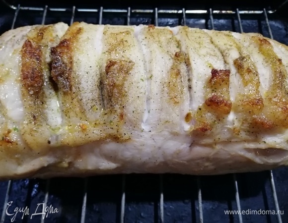 Запекаем мясо 15 минут при 200°С, чтобы сверху образовалась корочка.