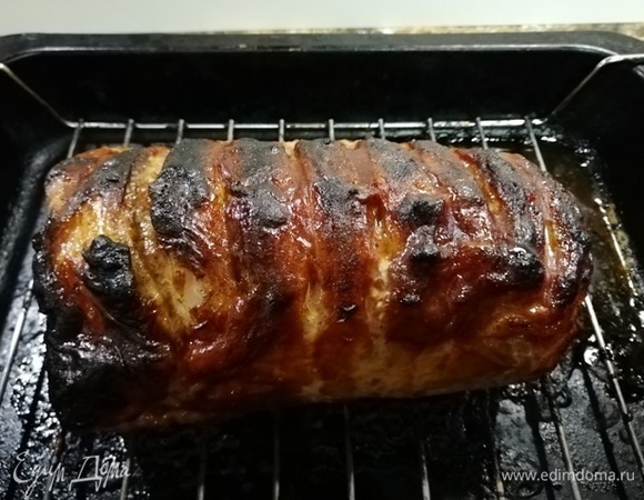 Готовое мясо вынимаем из духовки, даем ему отдохнуть 10 минут, ничем не накрывая.