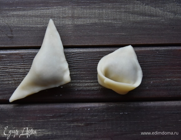 Сформировать чучвару. Для этого закрепить края между собой, придав форму треугольника.