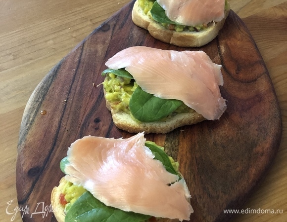 Выложите рыбу.