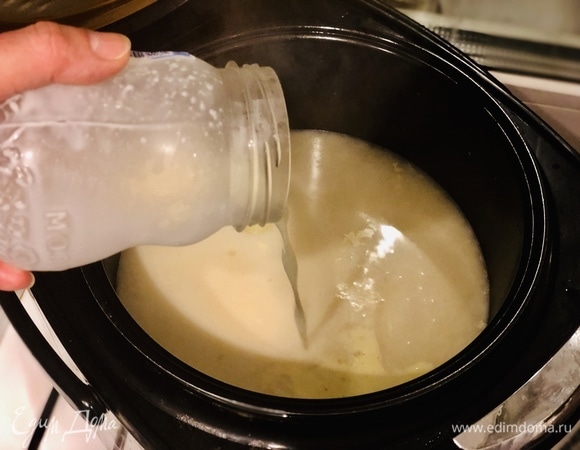 Влить сливки.