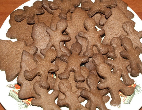 Готовое печенье достать, остудить. При желании украсить глазурью.