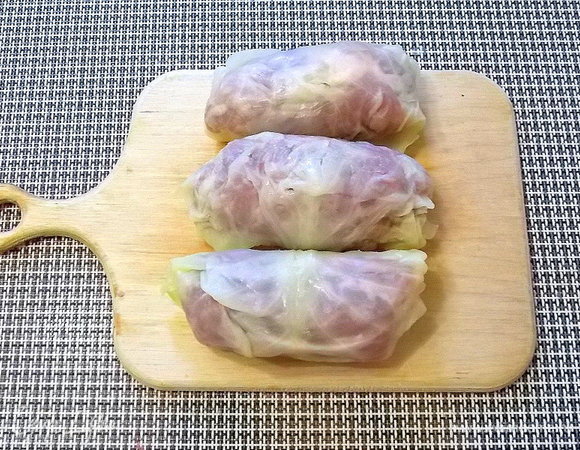 Теперь завернуть в капустные листы.