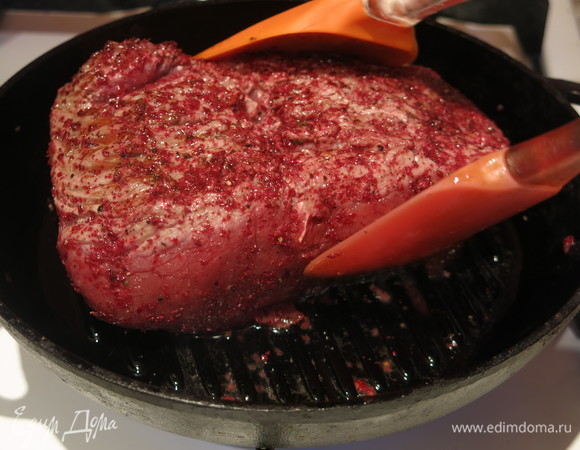 Переворачиваем не вилкой, а лопатками.