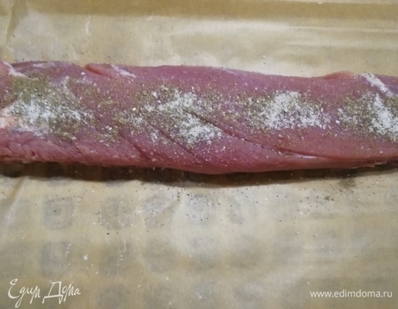 Солим и перчим мясо.