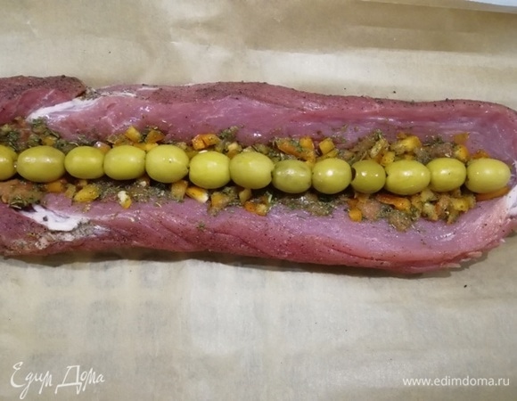 Выстраиваем в ряд оливки.