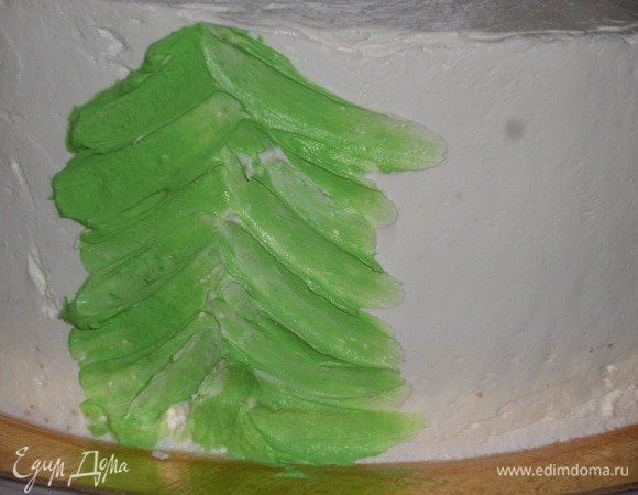 Затем оформляем уже окрашенным кремом.