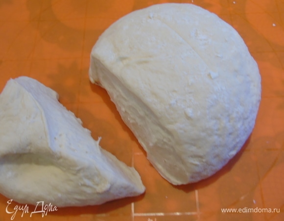 Отрезаем от теста 1/3 часть.