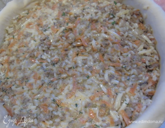 Выкладываем фарш.