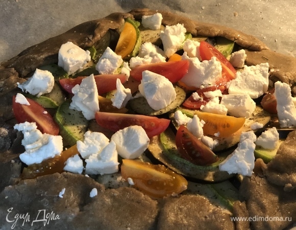 Отправьте галету в разогретую до 200°C духовку на 40 минут.