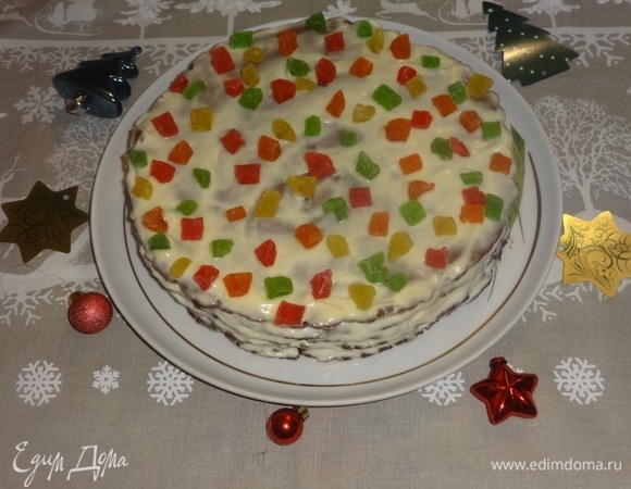 Украсить верх торта цукатами, как у меня, или любым другим способом по вашему желанию. Поставить торт для пропитки в холодильник на несколько часов или на ночь.