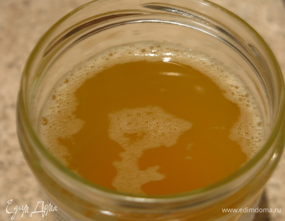 Наливаем масло в банку, даем остыть и используем по мере необходимости. Готовила из 300 г мала сливочного.