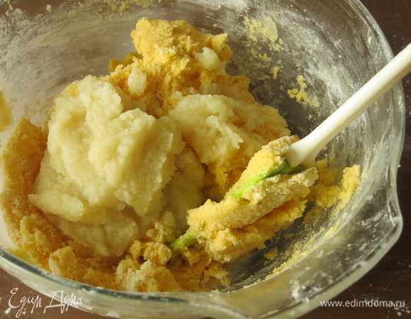 Вводим пюре сельдерея.