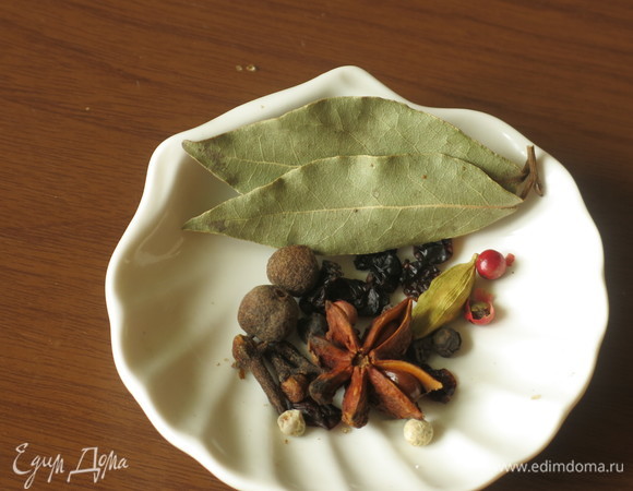 Подготовим специи.