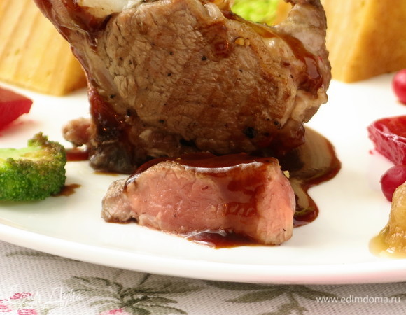 Выбирайте, с чего начнете, с мяса под соусом.