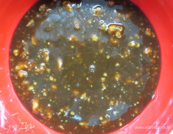 Ореховая карамель готова. Она чрезвычайно вкусна и не такая сладкая как из обычного сахара. Вполне себе достойна быть самостоятельным десертом.