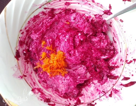 Добавить цедру апельсина.