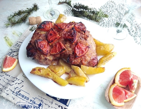 Подавать с любимым гарниром. Я запекла картошку в специях. Приятного аппетита!