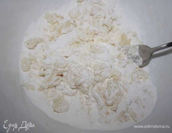 И затем просто замешиваем тесто.