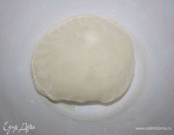 В конце вымешиваем руками.