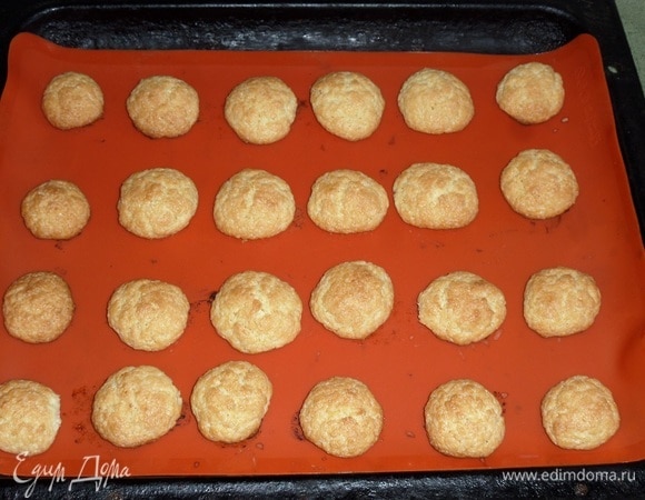 Выпекаем печенье 10–12 минут при 180°C.