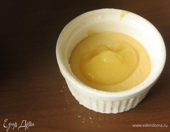 Положить столовую ложку курда.