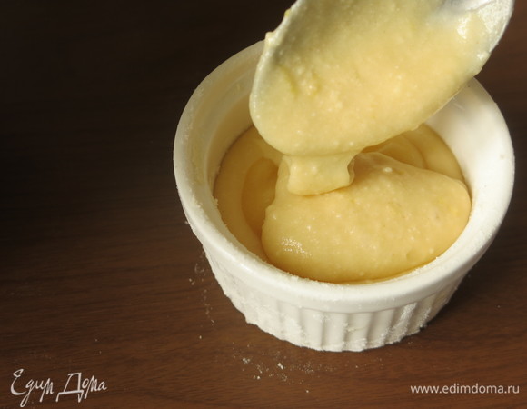 Закрыть сверху тестом. Этот вариант подойдет, если нет шприца.