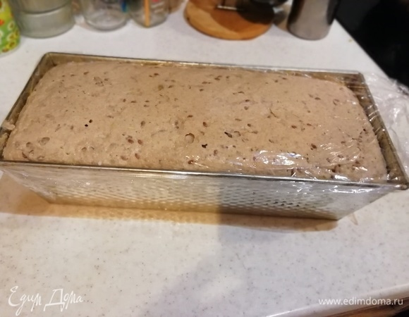 Тесто практически выскакивает за края. Отлично!