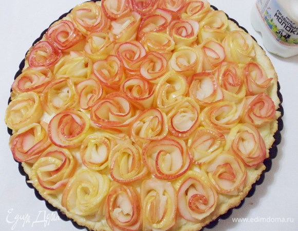 Готовый пирог полностью остудить.