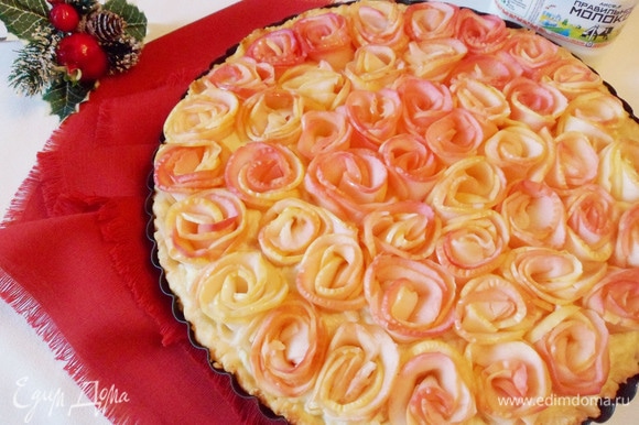 Яблочный пирог «Розовые розы» очень порадует вас и ваших гостей. Очень вкусно и очень красиво! Приятного аппетита!