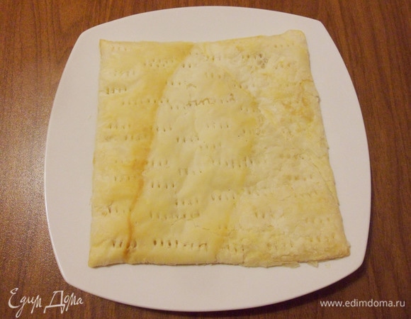 Выпекать в предварительно разогретой до 200°C духовке примерно 20–25 минут (ориентируйтесь на свою духовку) или до легкой золотистости.