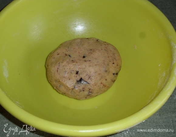 Замешиваем тесто.