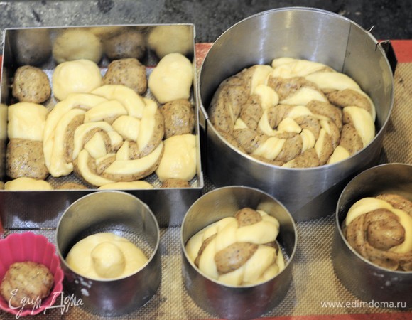 и скрутить косички в формы. Поставить тесто подходить на 2 часа при температуре 28°C и влажности 75–80%. Самое удобное место — духовой шкаф с миской горячей воды.