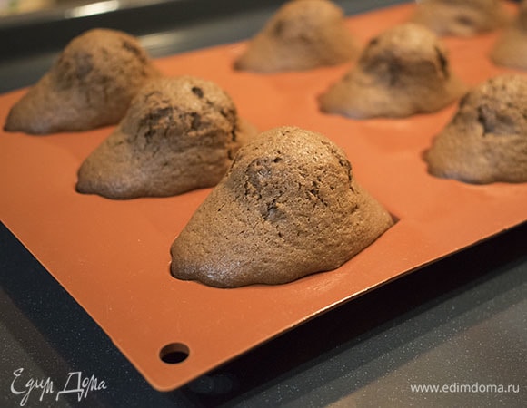 Выпекайте печенье в предварительно разогретой до 200°C духовке в течение 15 минут. Вкуснее всего они в первый день.