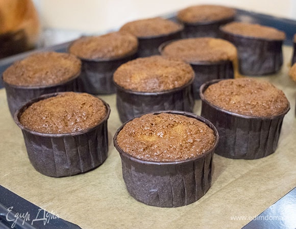 Подавать кексы-пудинги можно как холодными, так и горячими.