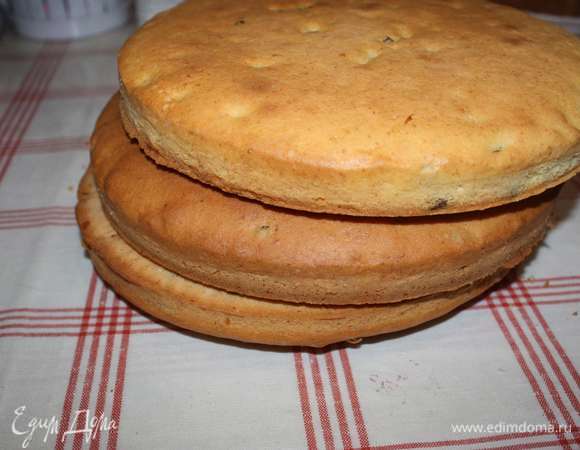 Так нужно испечь три коржа.