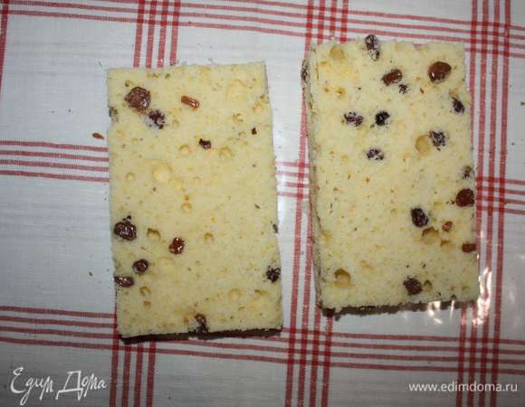 Каждую деталь для основания домика разрежем вдоль на две части.