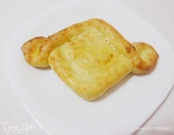 Переложить сырники в тарелку.