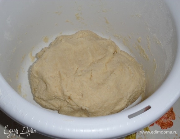 Замешиваем тесто.